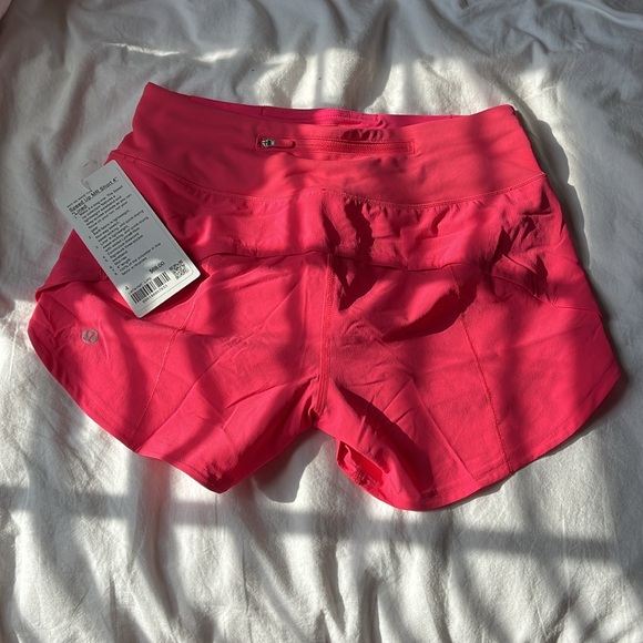Lululemon 4.5inch mid rise speed up shorts in lipgloss - Picture 2 of 4